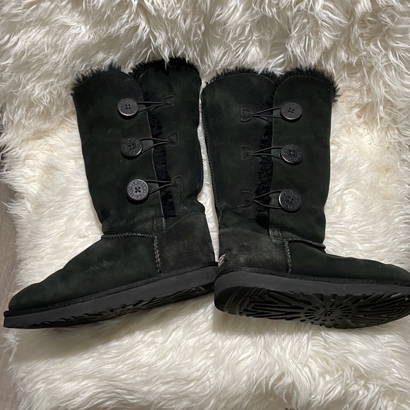 UGG Bailey Button Triplet sheepskin black suede boots size 8 w/ 3 buttons. - Picture 7 of 16